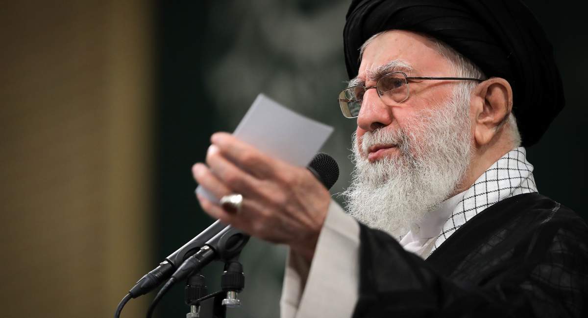 وقتی رهبرانقلاب از طرف ملت‌های منطقه پاسخ تحقیر ترامپ را دادند