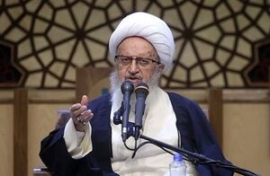 فتوای آیت‌الله مکارم شیرازی: هر کسی که رهبری را تهدید کند محارب است