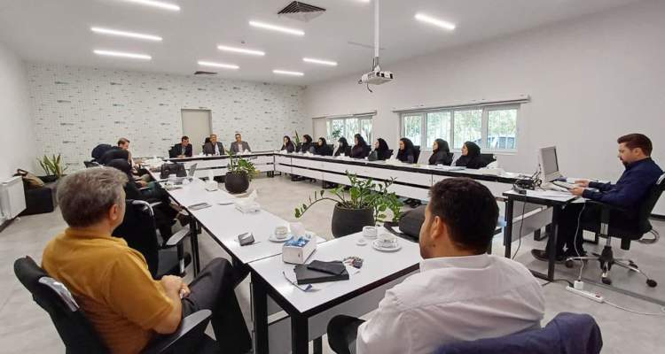 ضرورت تکریم ایثارگران، آموزش کارکنان و توسعه خدمات درمانی غیرحضوری