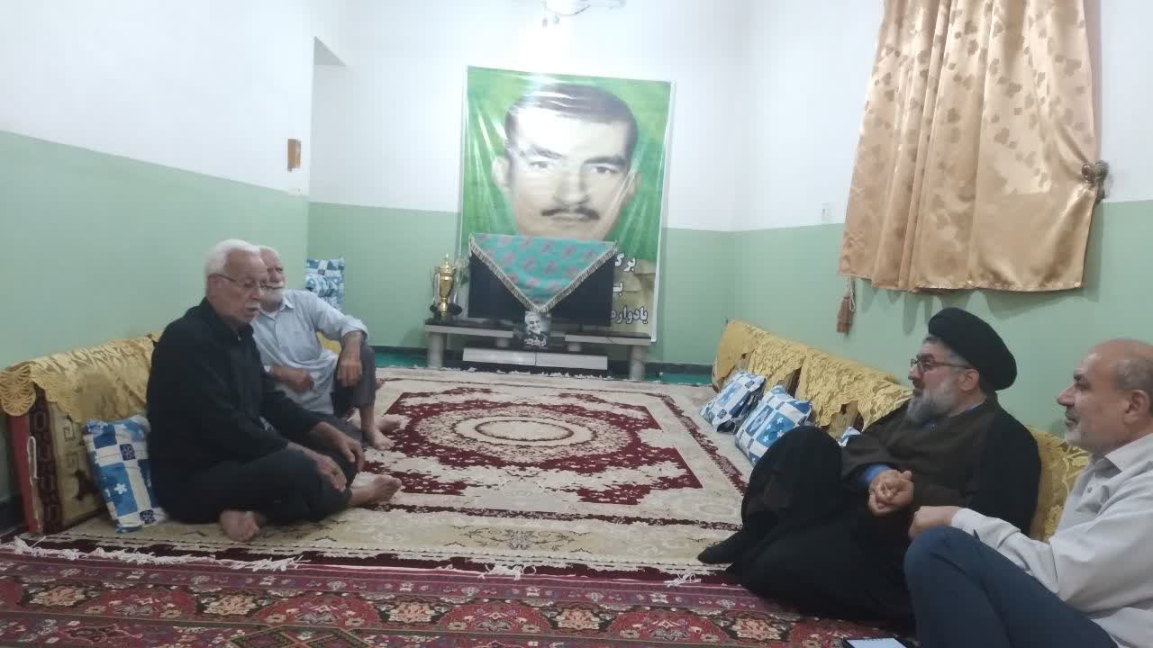 تجلیل مدیرکل بنیاد شهید و امور ایثارگران بوشهر از خانواده معزز شهید والامقام محمود زایر ابراهیمی