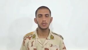 دلجویی سرباز مرزبانی از شهروند سالمند