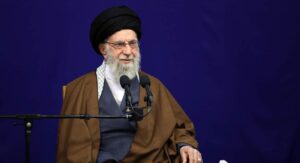 رهبرانقلاب: مشروطه‌ مورد حمایت مرحوم نائینی و علمای نجف، حمایت از حکومت عدالت و رفع استبداد بود