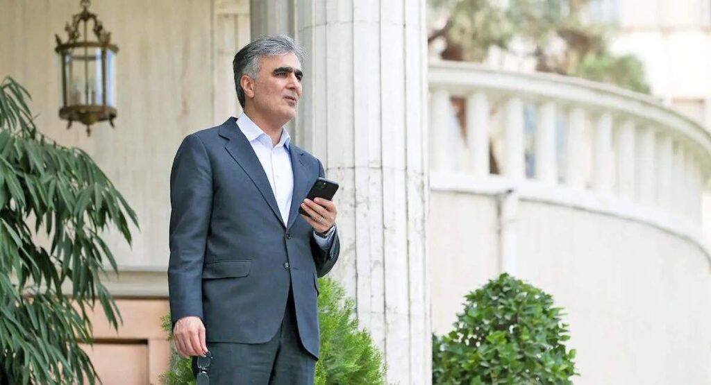 پافشاری اصلاح طلبان برای رفتن فرزین؛ سیاسی یا اقتصادی؟