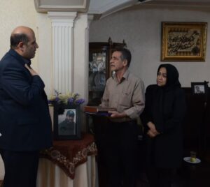 دیدار مدیرکل بنیاد شهید تهران بزرگ با خانواده شهید رامین شاه‌آبادی به مناسبت هفته فراجا