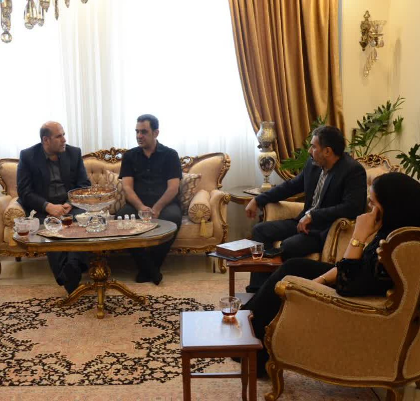 دیدار مدیرکل بنیاد شهید تهران بزرگ با خانواده شهید امیرعلی فضلی به مناسبت هفته فراجا