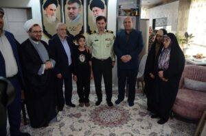 دیدار رئیس بنیاد شهید و مسئولان نیروی انتظامی با خانواده شهید لطفی‌وند