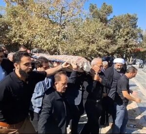 مراسم تشییع پیکر مادر شهیدان محمد و ابراهیم عاکفی