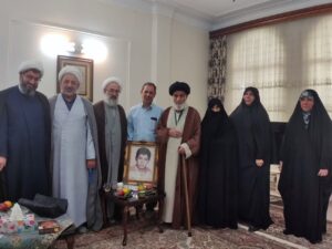دیدار مدیر دفتر خدمات حوزه علمیه و نماینده ولی‌فقیه با خانواده شهید میرجعفری