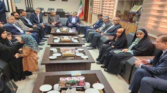تجلیل وزیر راه و شهرسازی از خانوادههای شهدا در بوشهر با تأکید بر واگذاری زمین به ایثارگران