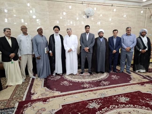 “دیدار امامجمعه اهواز و سرپرست بنیاد شهید خوزستان با خانوادههای شهدا”