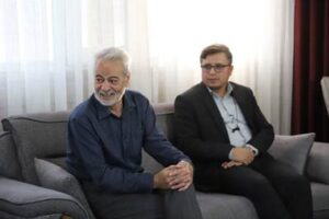 تجلیل از صبر و استقامت خانواده شهیدان فرهادی و جانباز آدینه در اراک