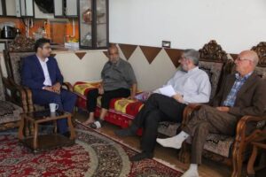 دیدار مدیرکل بنیاد شهید و مدیر بیمه دی کرمان با خانواده شهدا و جانبازان