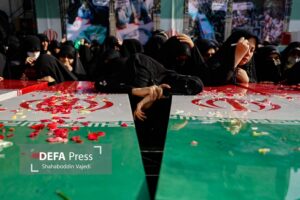 حضور نسل Z در مراسم تشییع شهدای گمنام