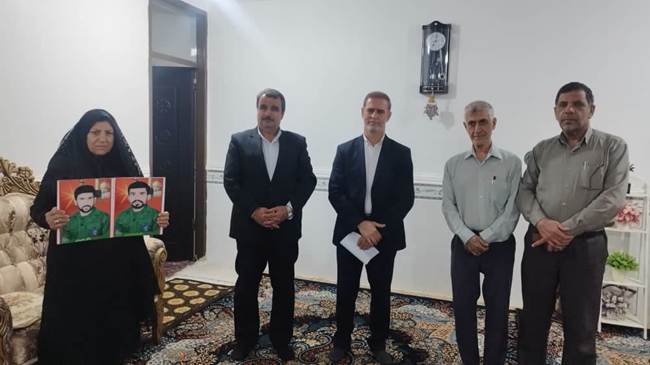 مدیرکل بنیاد شهید بوشهر با خانواده‌های شهیدان والامقام دشتستان دیدار کرد