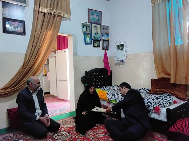 دیدار مدیرکل بنیاد شهید بوشهر با خانواده‌های شهدا و جانبازان در شهرستان دیلم