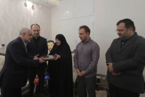 دیدار رئیس بنیاد شهید با خانواده شهید روح‌الله خلج قاسم‌آبادی