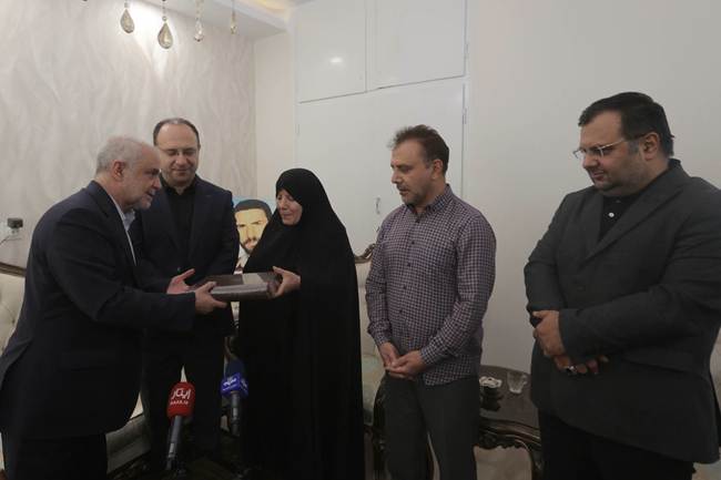 دیدار رئیس بنیاد شهید با خانواده شهید روح‌الله خلج قاسم‌آبادی
