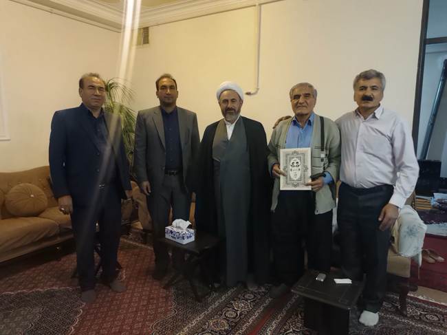 دیدار نماینده ولی فقیه در ایلام با جانباز سرافراز نادر رستمی