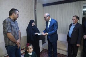 تجدید میثاق استاندار کرمانشاه با آرمان‌های انقلاب در دیدار با خانواده شهدا و جانبازان