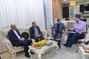 حضور استاندار کرمانشاه در منزل ایثارگران؛ پاسداشت یاد شهید «پیمان پیری» و جانباز «سیدمحسن میرانی»