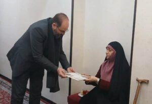 دیدار فرمانده مرکز مقاومت بسیج بنیاد شهید با مادر و خواهر شهیدان رجبی و قنبرخواه