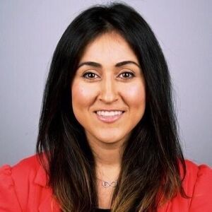 زن ایرانی در دفترچه تلفن نفتالی بنت کیست؟