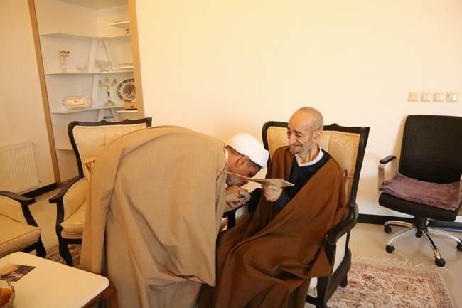 تجلیل مدیرکل بنیاد شهید قم با مادر صبور شهیدان قربانی مطلق