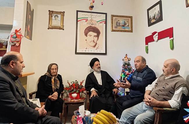 تجلیل نماینده ولی فقیه در بنیاد شهید و امور ایثارگران از خانواده شهید «روبرت لازار»