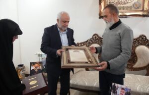 تجلیل رئیس بنیاد شهید و امور ایثارگران از خانواده شهیدان «تقوی» و «احدی‌نژاد»