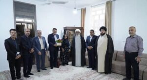 حضور نماینده ولی فقیه در استان بوشهر و مدیرکل بنیاد شهید در منزل مادران معزز شهیدان عبدالرسول نصوری و عبدالمجید جاشویی