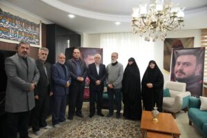 خانواده شهدا بهترین معلمان راه هدایت و صداقت