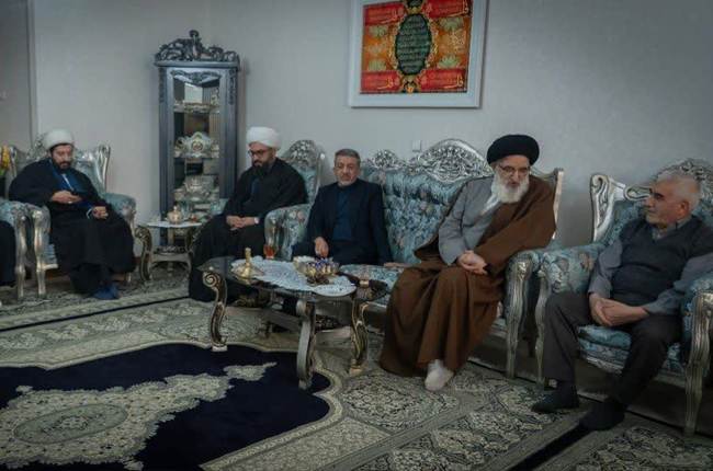 دیدار نماینده ولی‌فقیه در البرز و مدیرکل بنیاد شهید با خانواده شهدای جنگ ۱۲ روزه