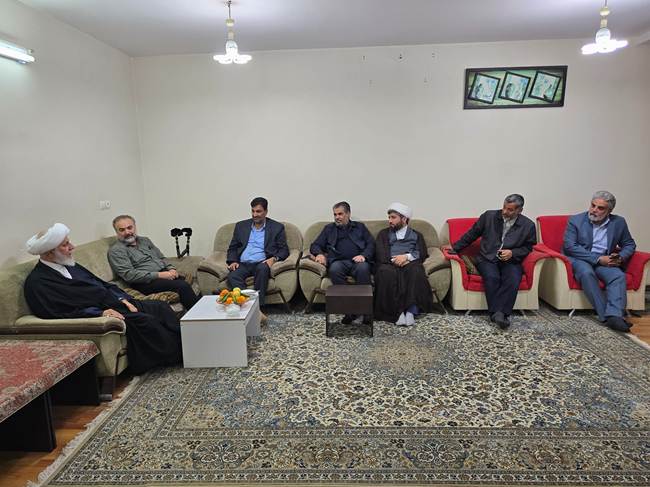 تقدیر از مقام شامخ جانبازان ۷۰ درصد اهواز با حضور امام جمعه موقت و مدیرکل بنیاد شهید استان