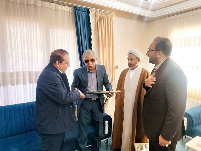تجلیل نماینده ولی فقیه در استان و امام جمعه ایلام به همراه استاندار ایلام از جانبازان ۷۰ درصد