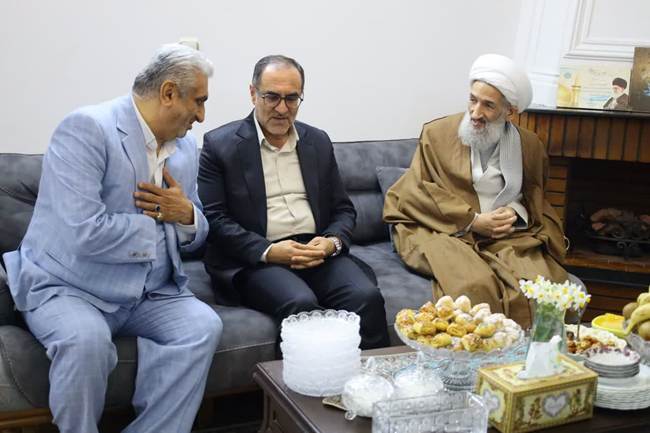 تجلیل نماینده ولی فقیه و مدیرکل بنیاد مازندران از پنج جانباز در ساری