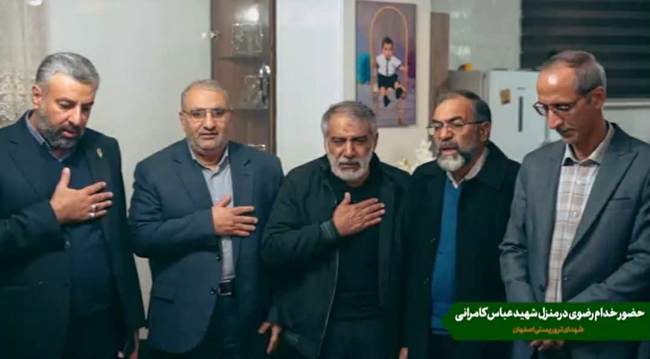 دیدار سرپرست بنیاد شهید استان اصفهان با خانواده شهید عباس کامرانی