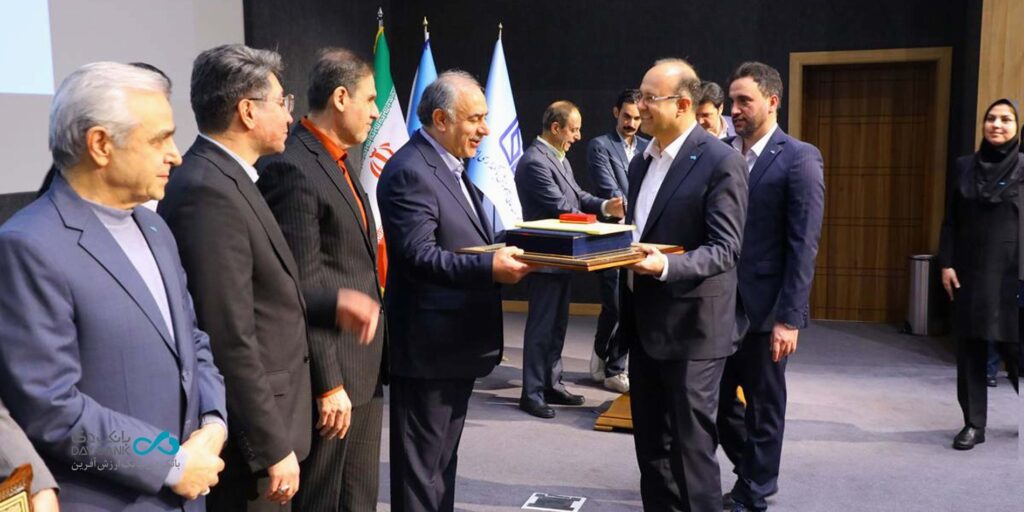 تقدیر از 6 رئیس شعبه برتر بانک دی از سوی بانک مرکزی