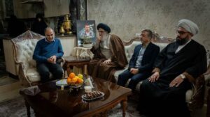 نماینده ولی‌فقیه در البرز: خون شهدا ریشه ظلم را می‌خشکاند؛ دیدار با خانواده‌های شهدا مایه برکت انقلاب است