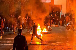 دسته‌گل یک مقام دولتی برای آشوبگران!