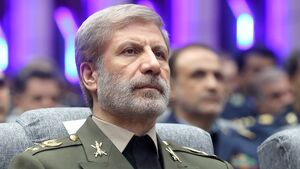 فرمانده کل ارتش: با رصد تحرکات دشمن آماده پاسخگویی قاطعانه هستیم