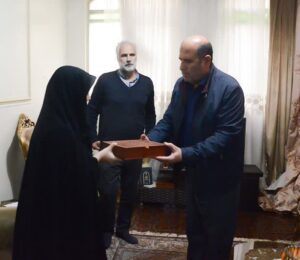 دیدار مدیرکل بنیاد شهید تهران بزرگ با خانواده شهیدان مردمی و امنیت در تهران