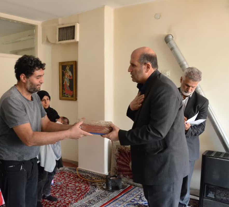 دیدار مدیرکل بنیاد شهید تهران بزرگ با خانواده شهید علیرضا نوباغی در یادبود جنایات تروریستی دی‌ماه