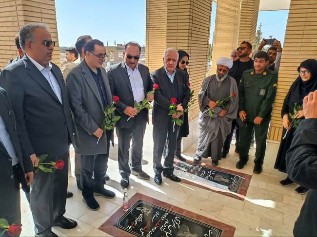 ادای احترام رئیس بنیاد شهید به شهدای هامون و افتتاح ساختمان فرمانداری شهرستان