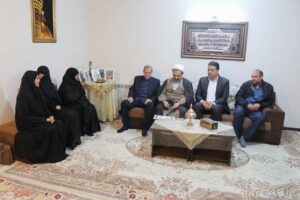 ضیافت رمضان در خانه شهدا؛ دیدار مدیرکل بنیاد شهید کرمانشاه با خانواده‌های شهدای جنگ تحمیلی ۱۲ روزه