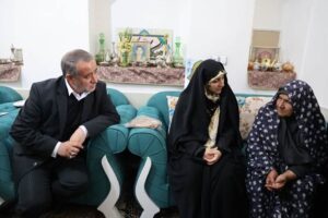 حضور استاندار خراسان جنوبی و معاون رئیس‌جمهور در خوسف با محوریت ادای احترام به شهدا و افتتاح طرح‌های تولیدی