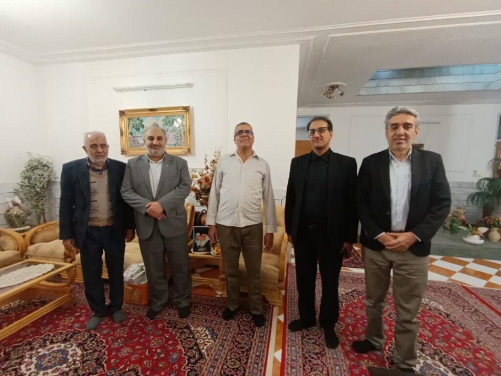 دیدار سرپرست بنیاد شهید استان اصفهان با خانواده‌های معظم شهدا و جانبازان ۷۰ درصد نطنز به مناسبت دهه فجر