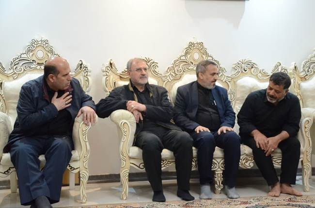 تجلیل معاون فرهنگی و آموزشی بنیاد شهید و امور ایثارگران از خانواده شهیدان مولایی و رحیمی