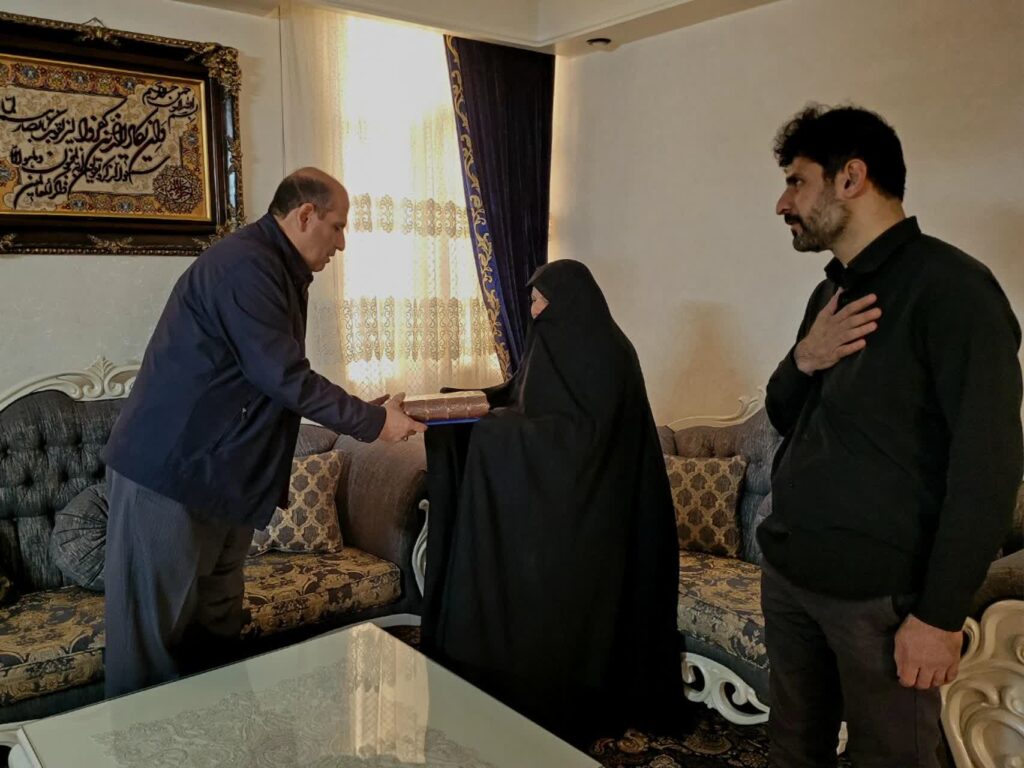 دیدار عباسعلی رضایی، مدیرکل بنیاد شهید و امور ایثارگران تهران بزرگ، با خانواده‌های معزز شهدای جنگ رمضان