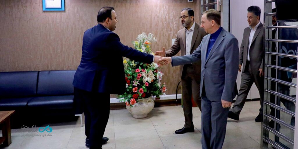 حضور مدیرعامل بانک دی در بخش‌های مختلف ستاد و بررسی روند فعالیت‌ها و خدمات‌رسانی همکاران