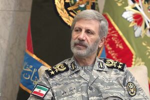 سرلشکر حاتمی: رشادت افسران شهید ارتش در  مقابله با دشمن ستودنی است